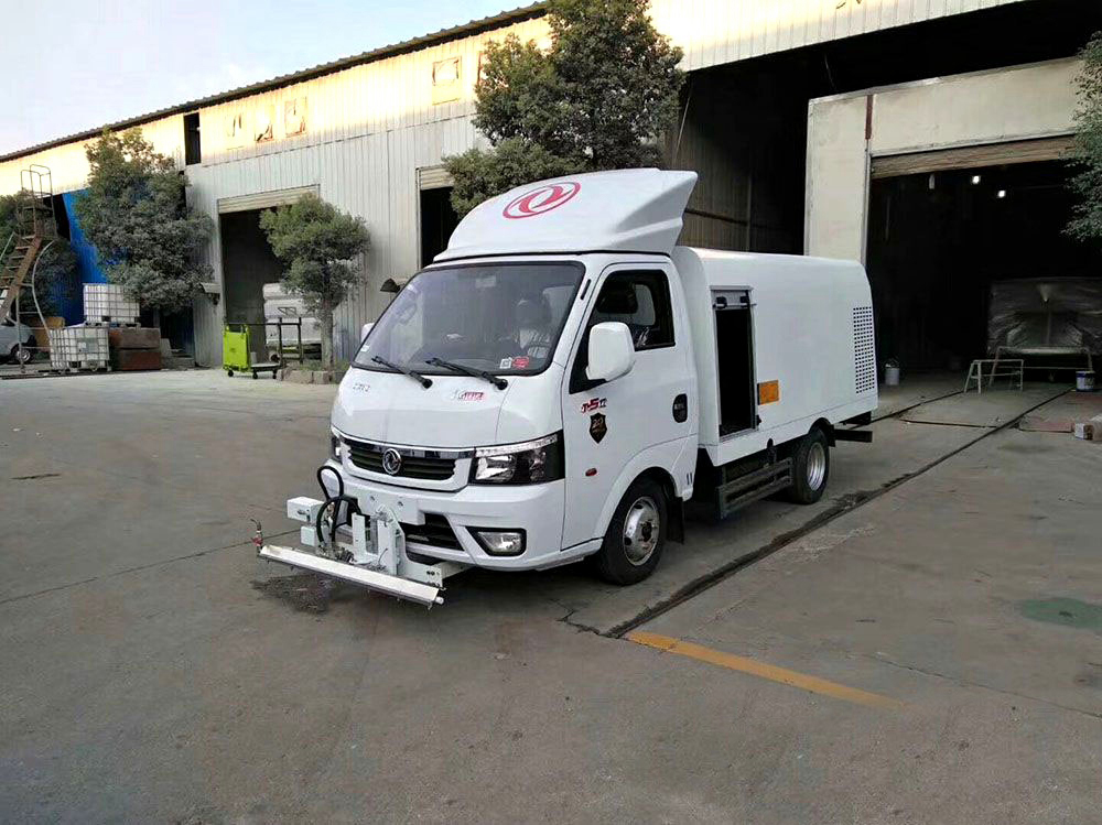 1.5立方 藍牌東風(fēng)途逸 路面清洗車
